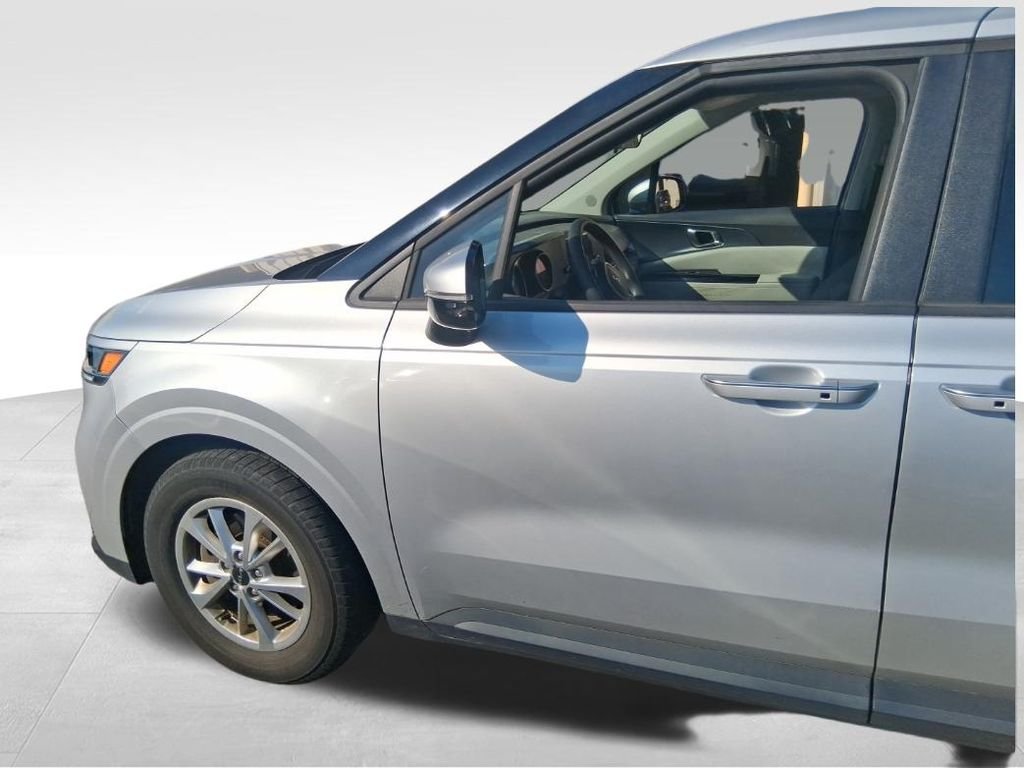 Used 2023 Silver Kia LX image 3