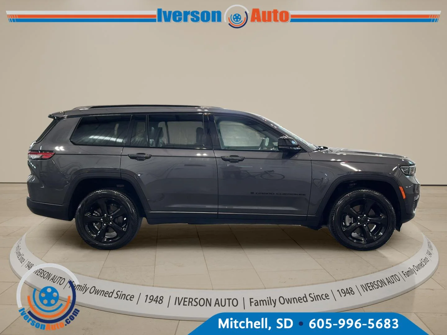 Used 2024 Baltic Gray Metallic Clearcoat Jeep Limited image 8