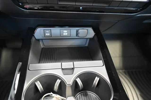 2026 Toyota Prius Plug-in Hybrid SE - Photo 20