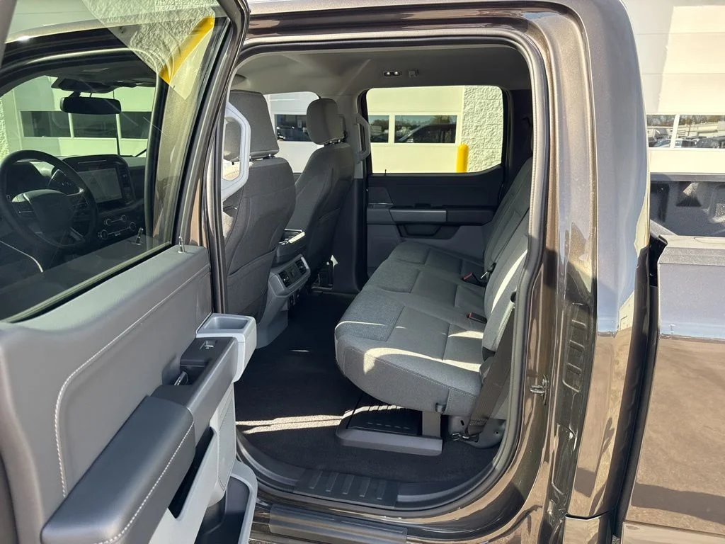 Used 2024 Darkened Bronze Metallic Ford XLT image 27
