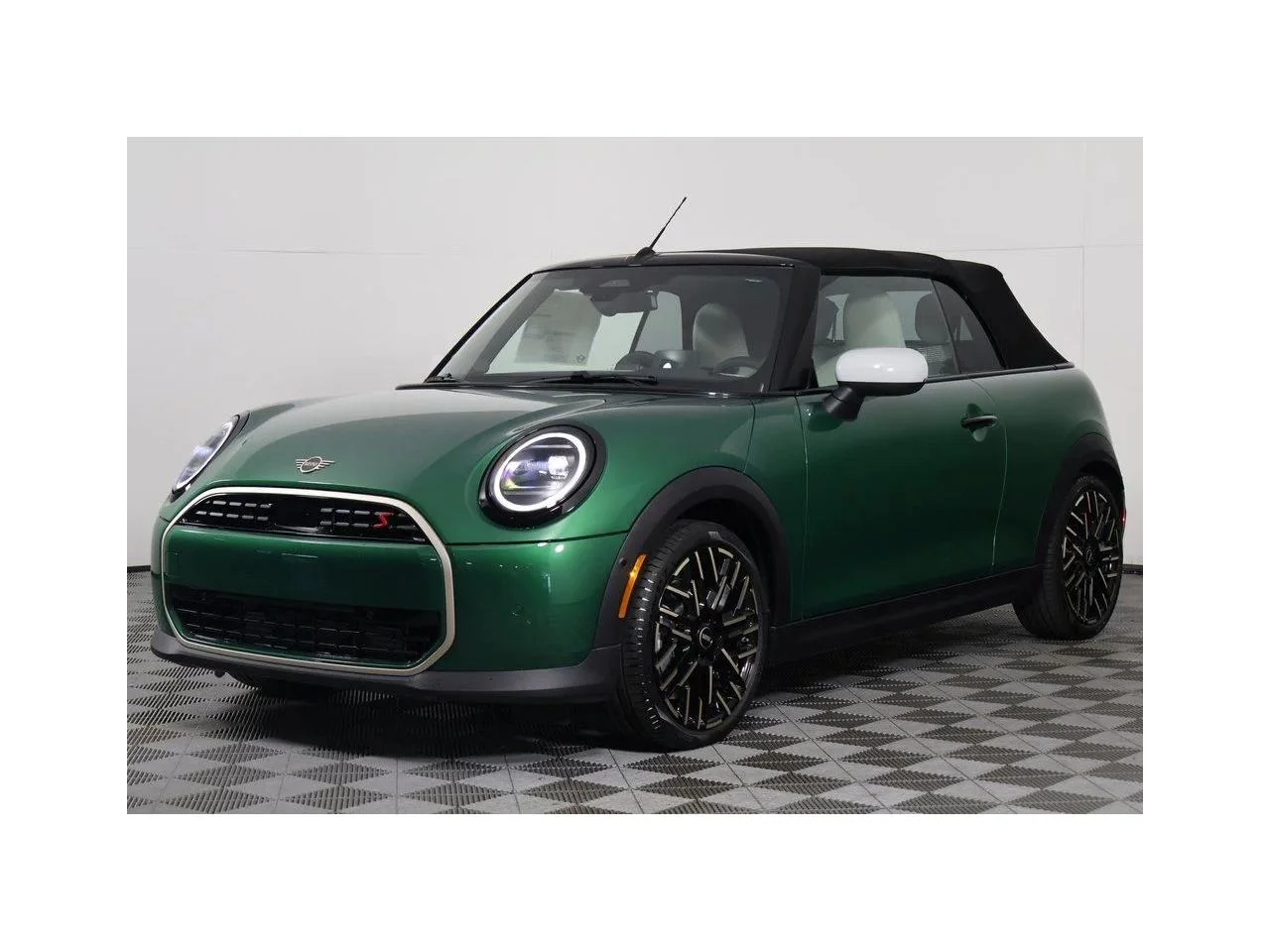 2026 MINI Convertible Cooper S Signature's photo