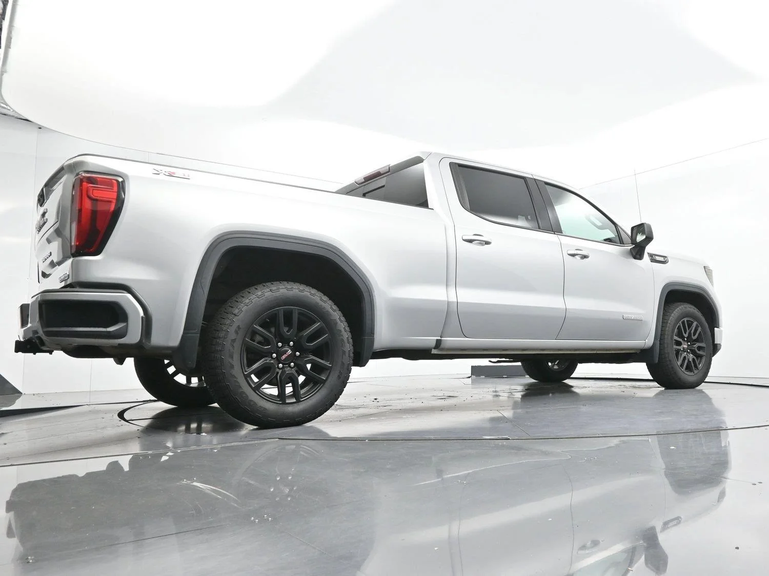 Used 2022 Quicksilver Metallic GMC Elevation image 49