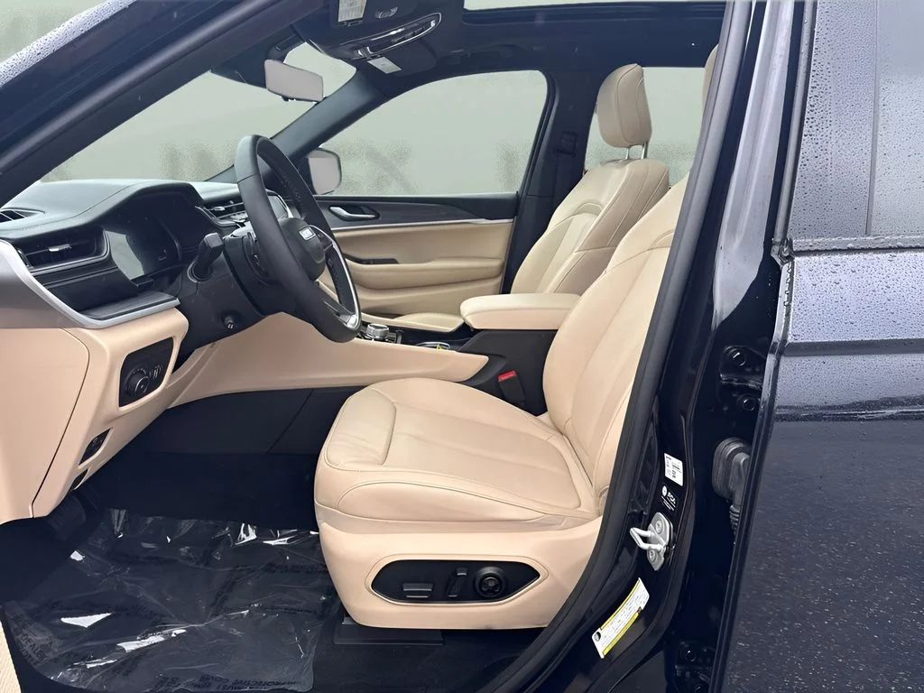 Used 2024 Black Jeep Limited image 5