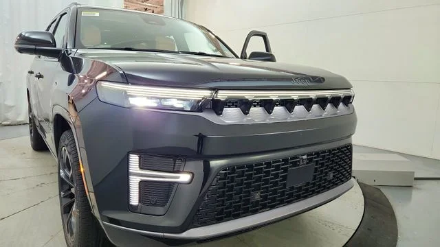 New 2026 High Gloss Black Exterior Paint Jeep Summit Reserve image 16