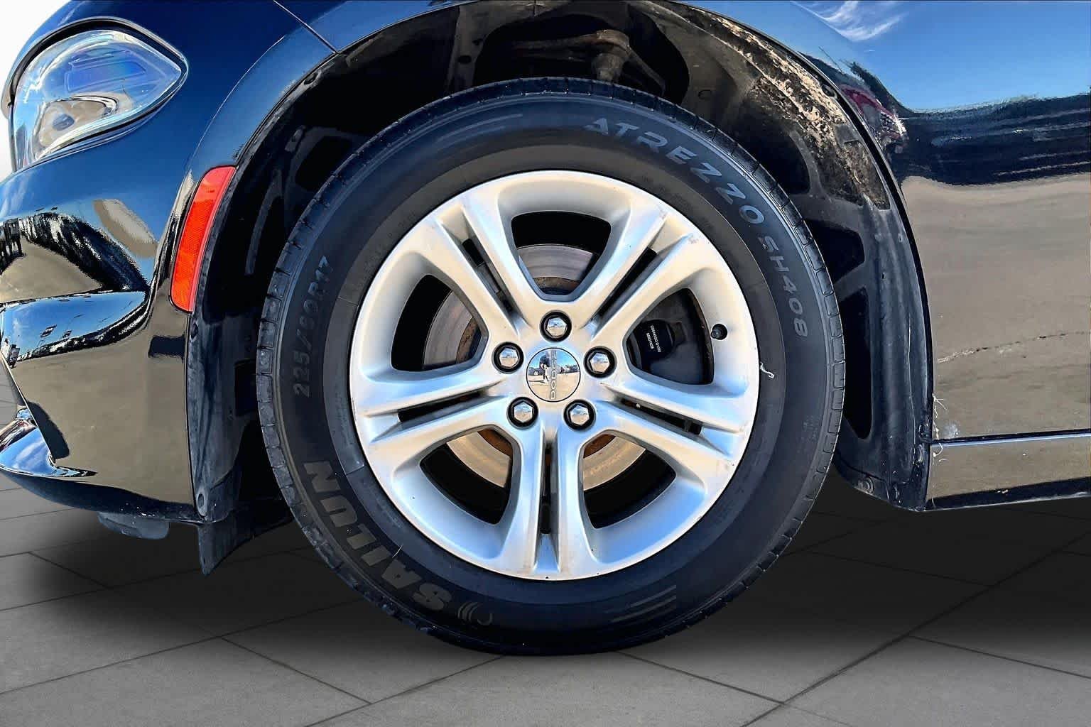 Used 2017 Pitch Black Clearcoat Dodge SE image 11