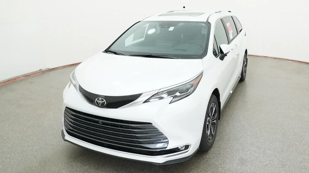 New 2026 Wind Chill Pearl Toyota Platinum image 20
