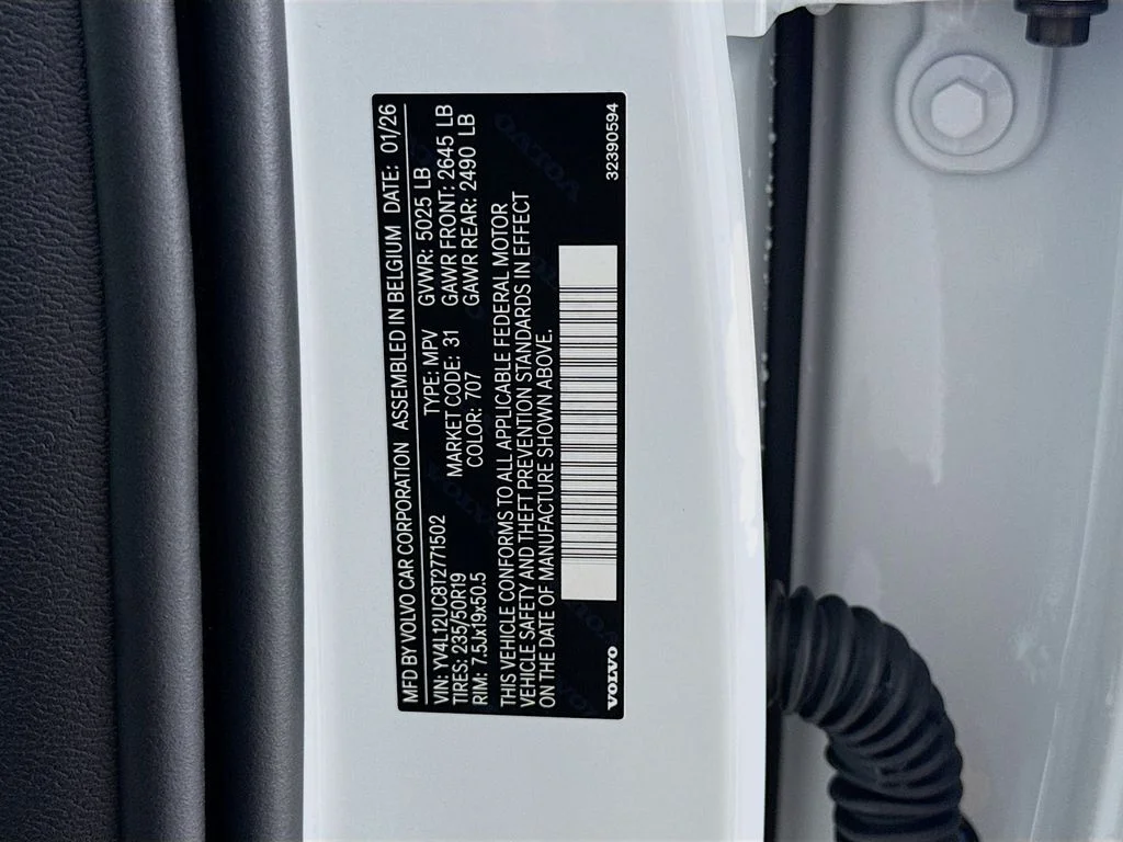 New 2026 White Volvo B5 Plus image 33