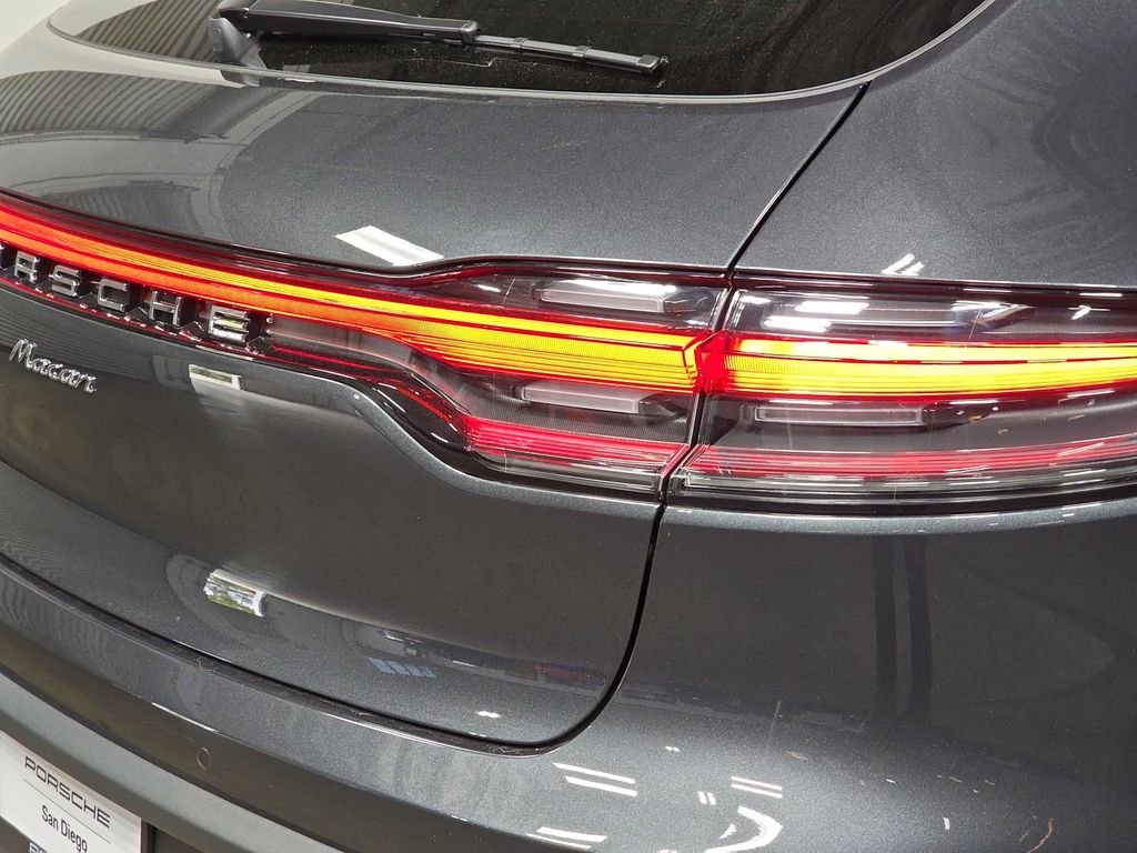 2026 Porsche Macan T - Photo 30