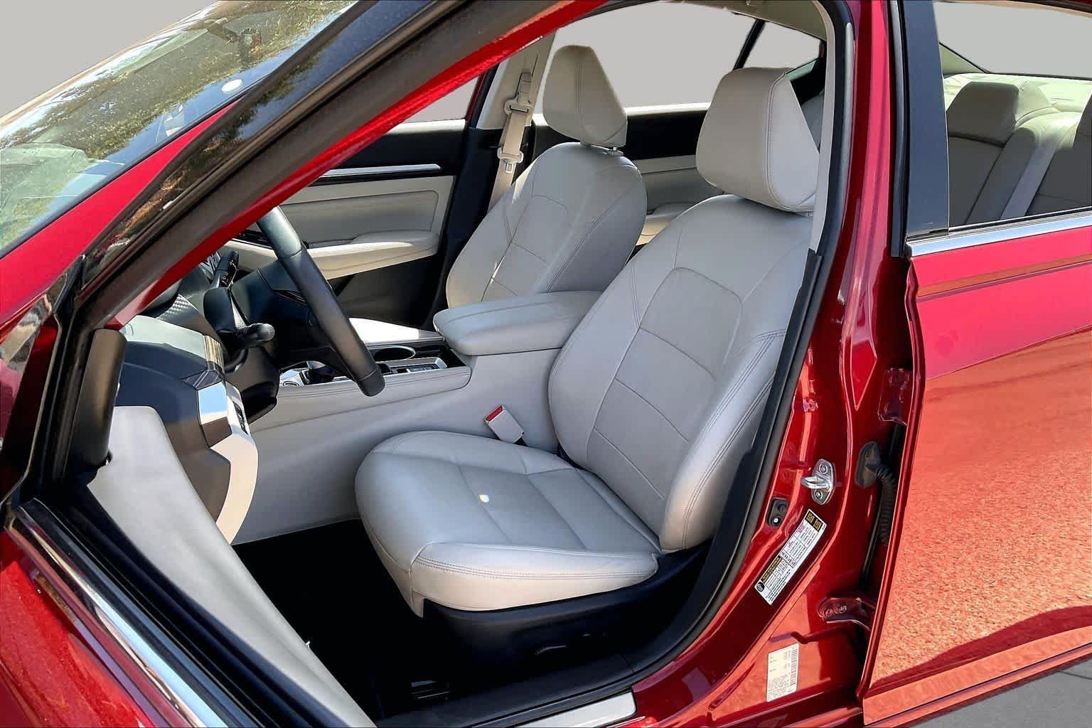 Used 2022 Scarlet Ember Nissan 2.5 SL image 8