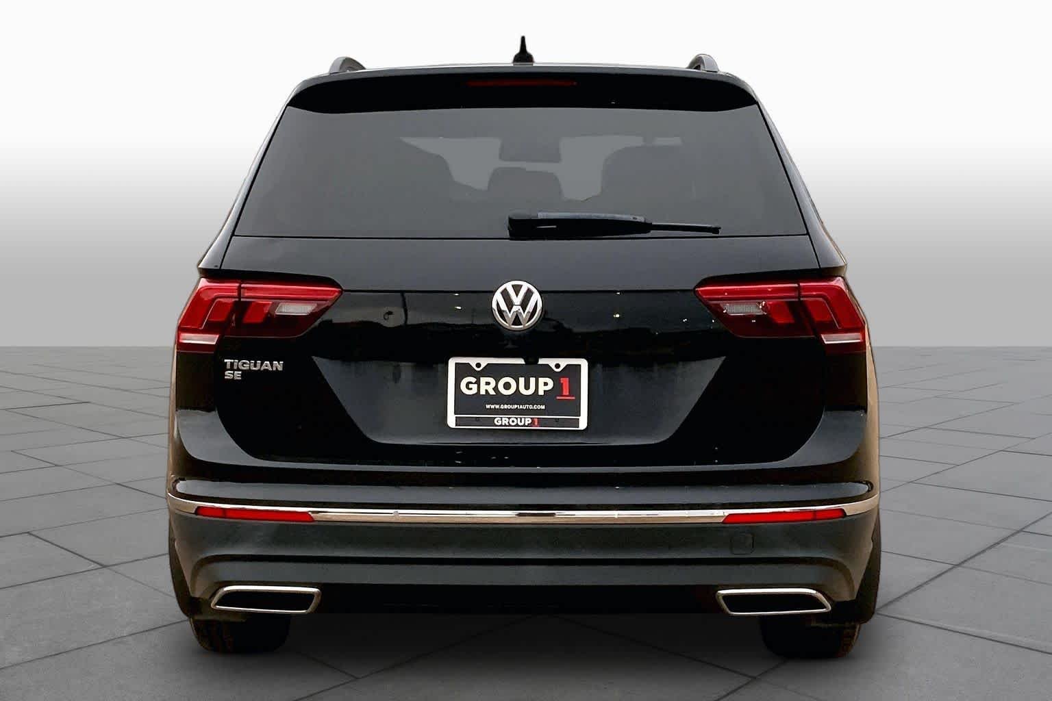 Used 2020 Deep Black Pearl Volkswagen SE image 5