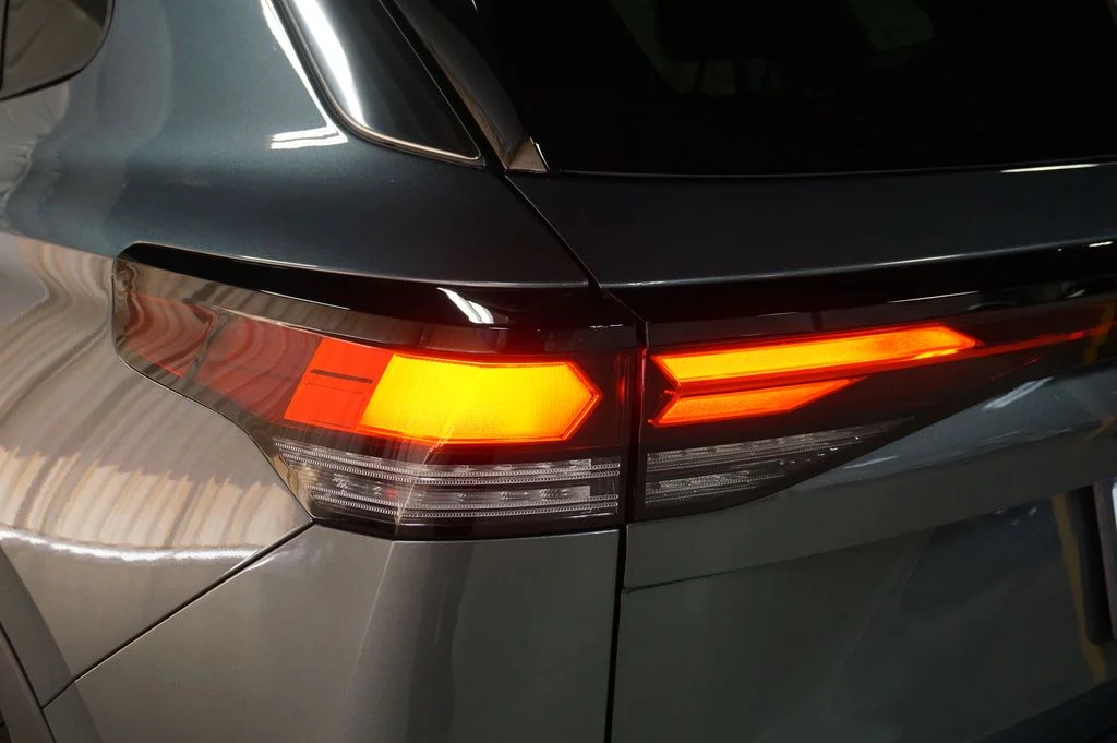 New 2026 Platinum Gray Volkswagen 2.0T SE image 32