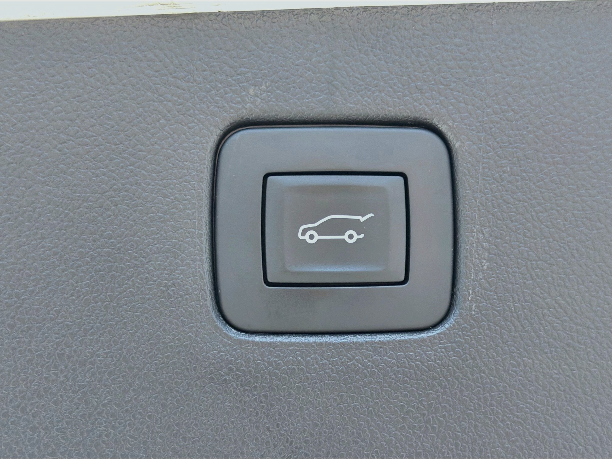 Used 2025 Summit White Buick Sport Touring image 13