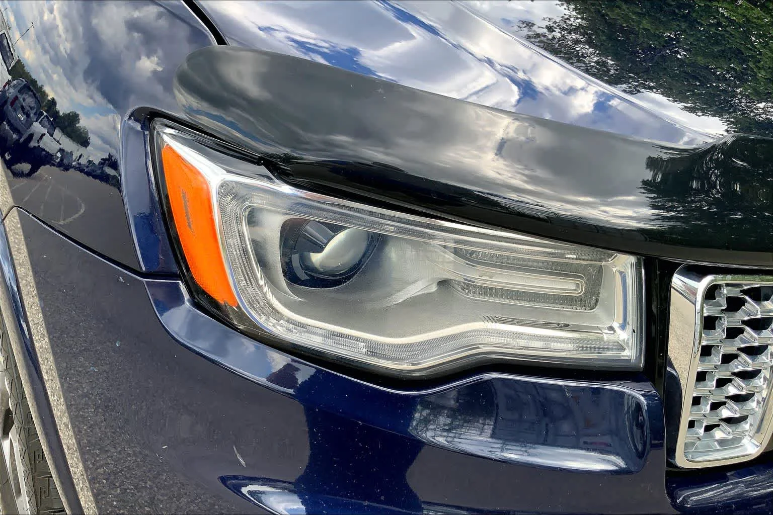 Used 2017 True Blue Pearlcoat Jeep Overland image 27
