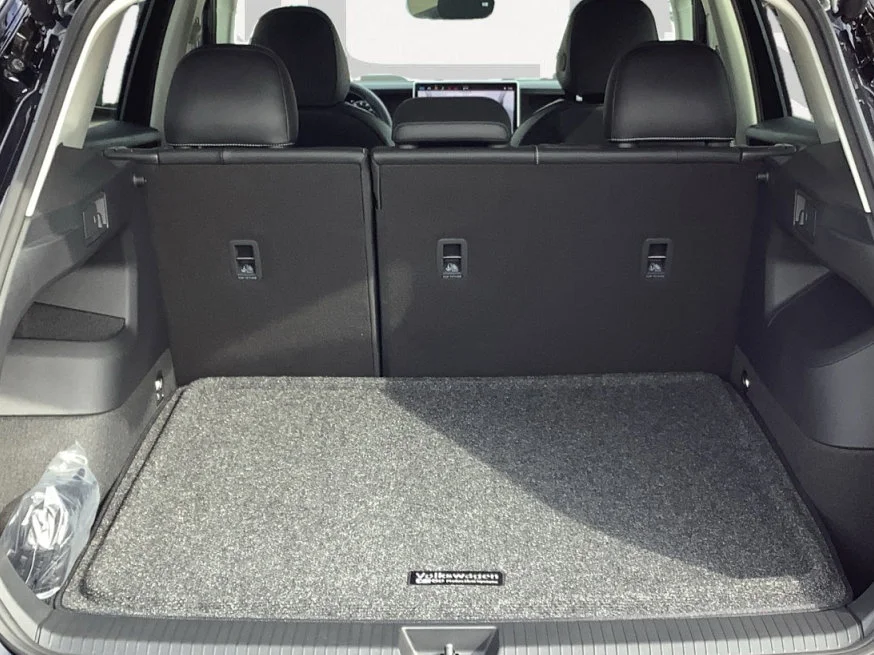 New 2026 Deep Black Pearl Volkswagen SE image 14
