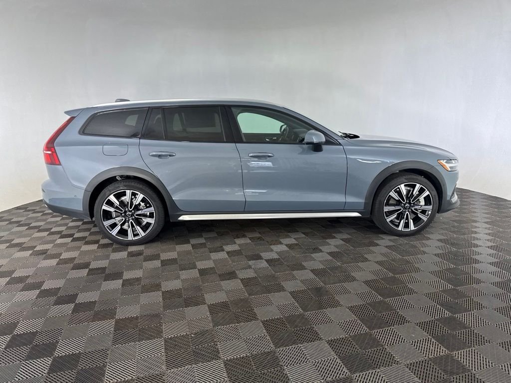Used 2023 Gray Volvo Ultimate image 6