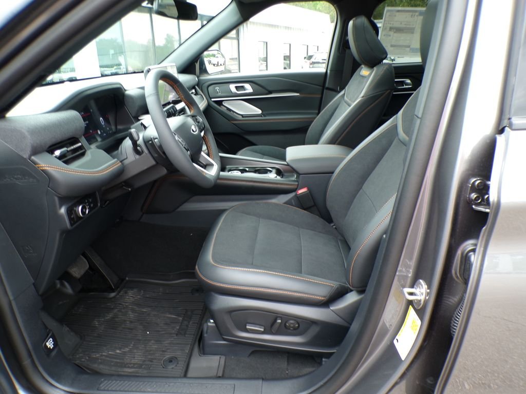 New 2026 Carbonized Gray Metallic Ford Tremor® image 14