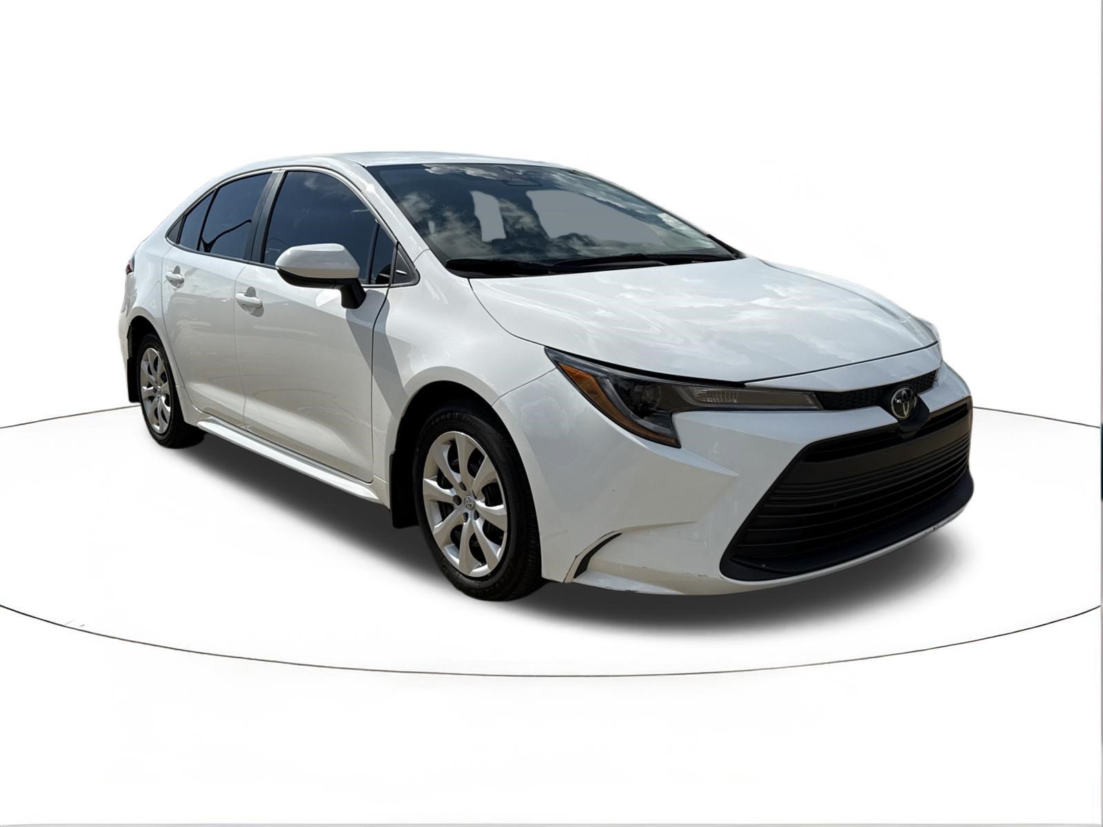 Used 2025 Ice Cap Toyota LE image 1