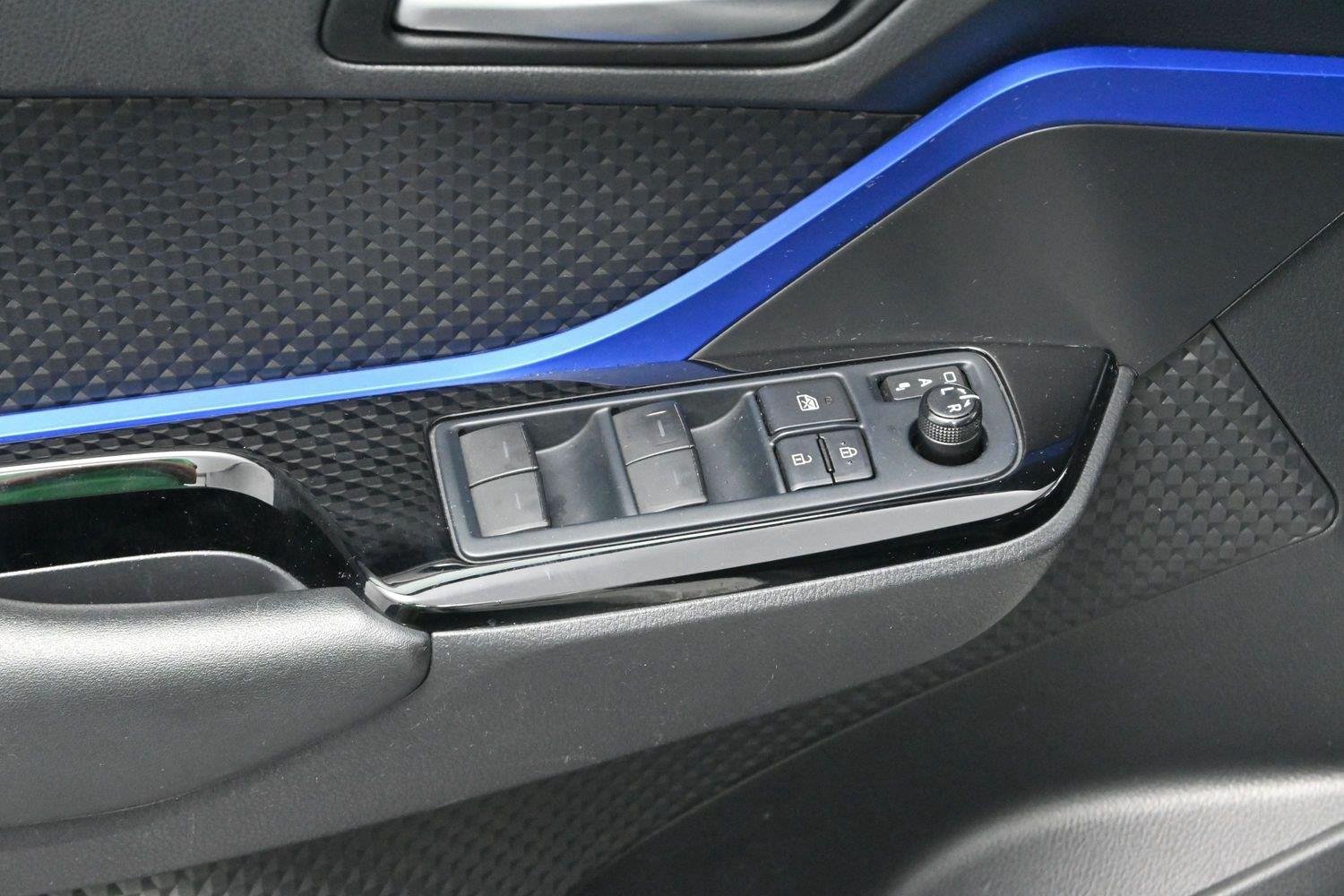 Used 2022 Wind Chill Pearl Toyota XLE image 11