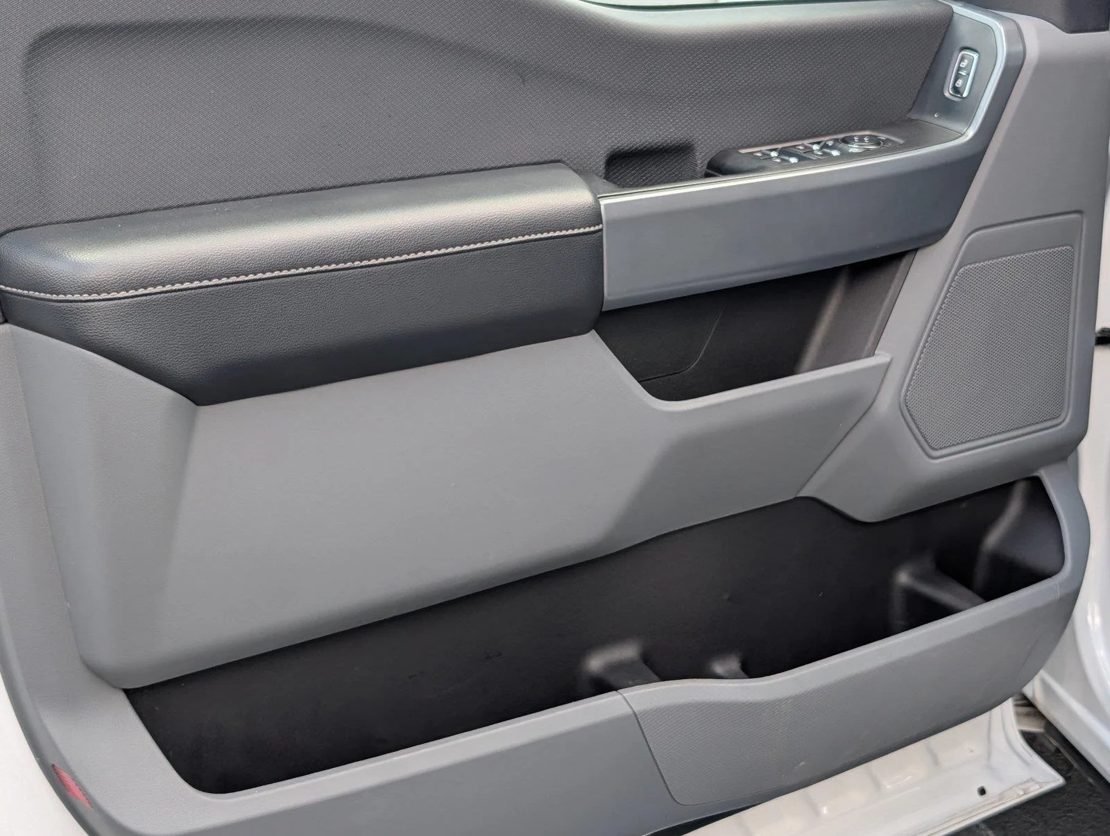 Used 2022 Oxford White Ford XLT image 15