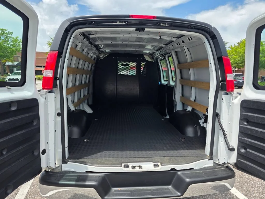 Used 2025 Summit White Chevrolet WT image 23