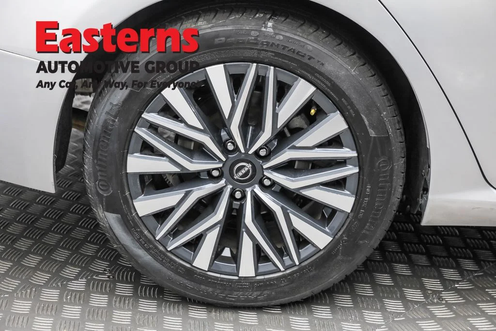 Used 2024 Silver Nissan 2.5 SV image 29