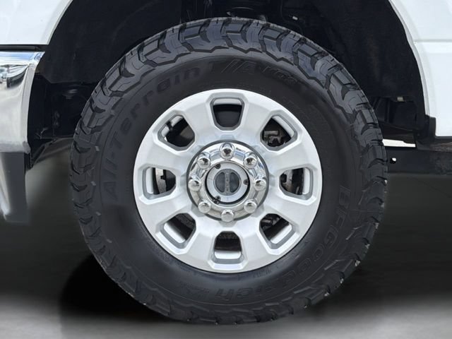 Used 2023 Oxford White Ford XLT image 30