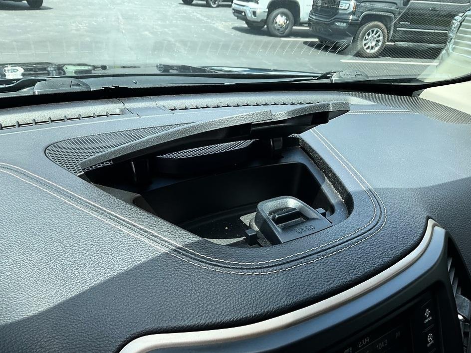 Used 2014 Black Jeep Latitude image 18