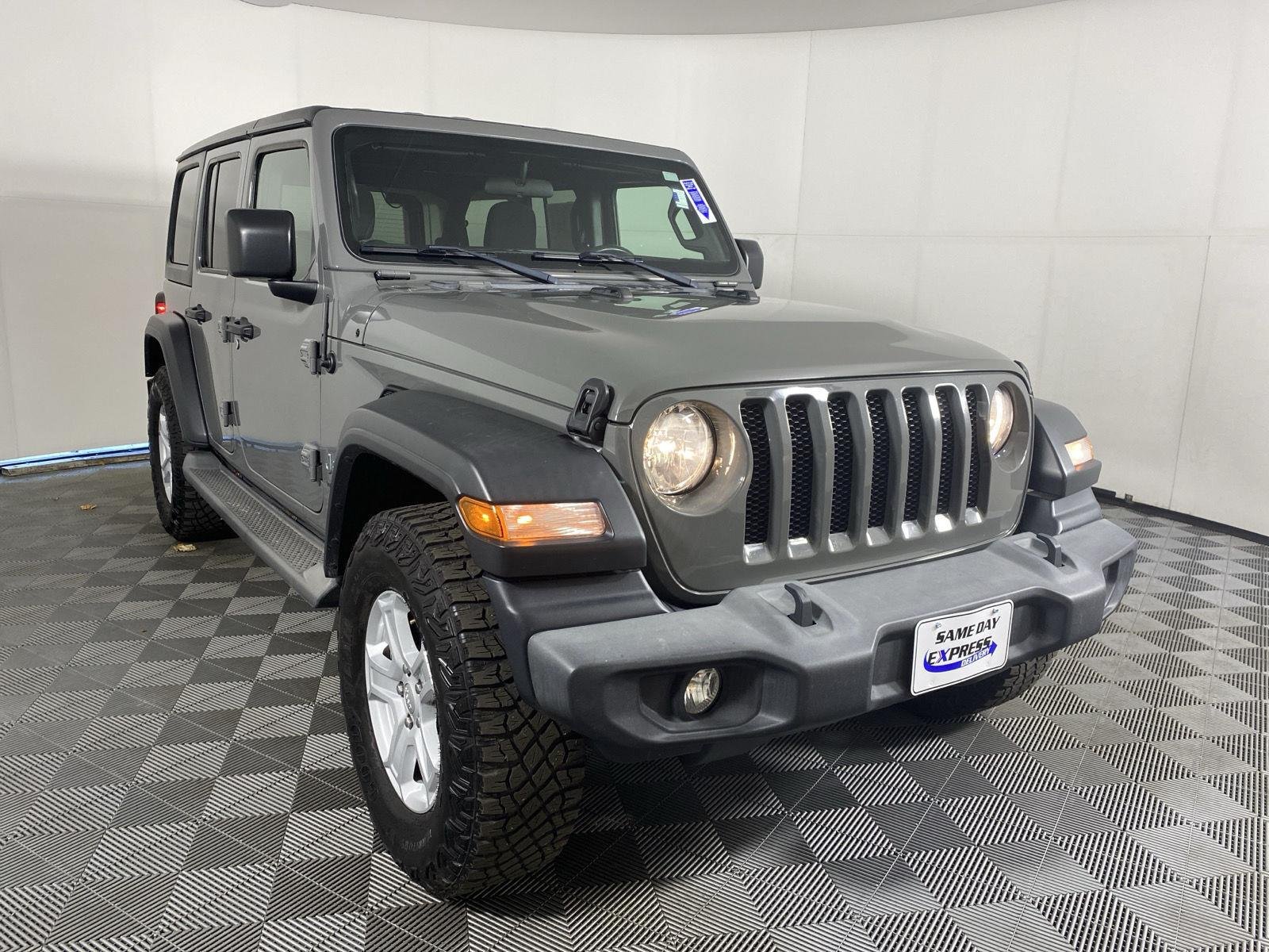 Used 2020 Sting-Gray Clearcoat Jeep Sport S image 11