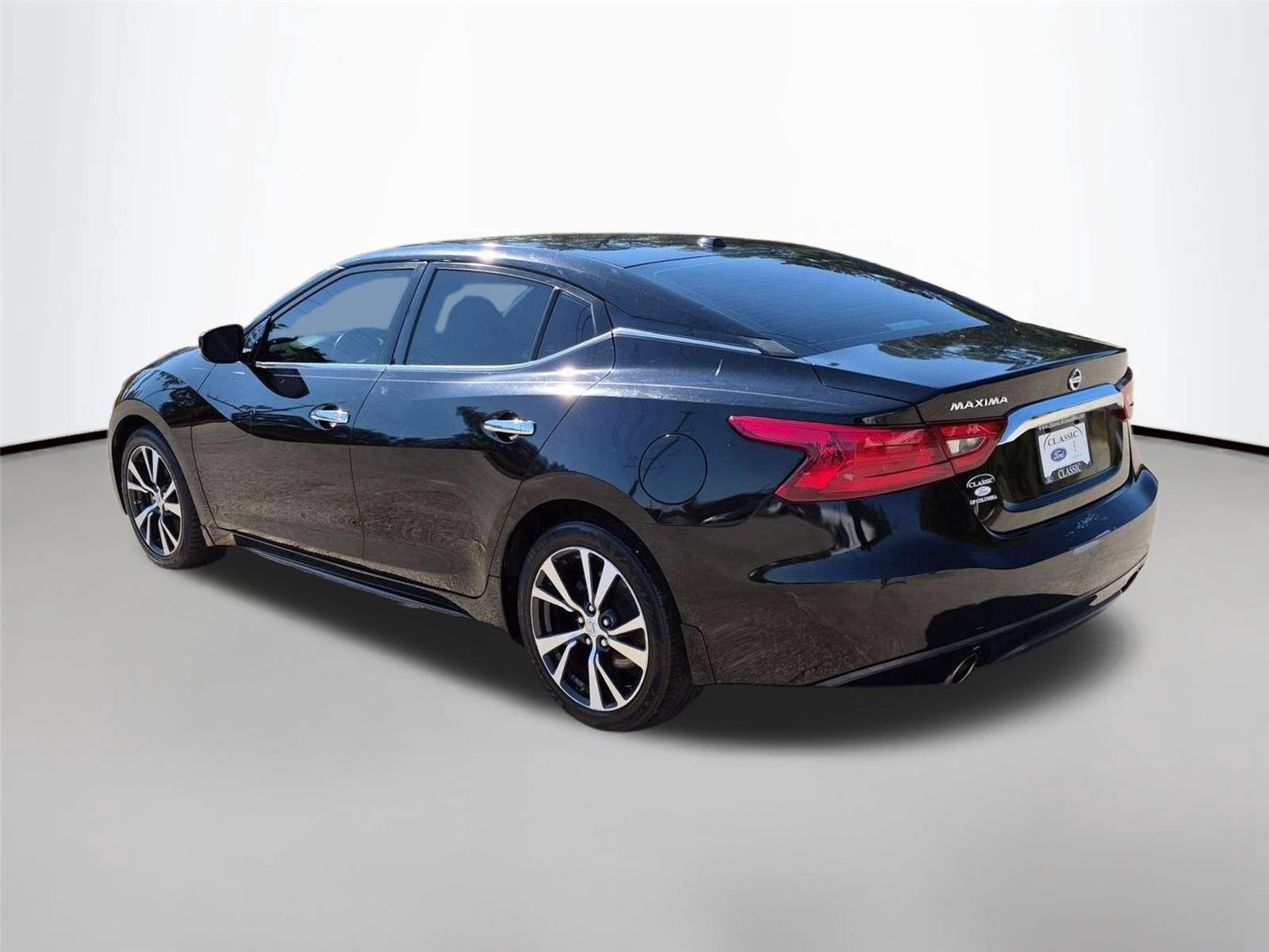 Used 2016 Black Nissan 3.5 S image 3