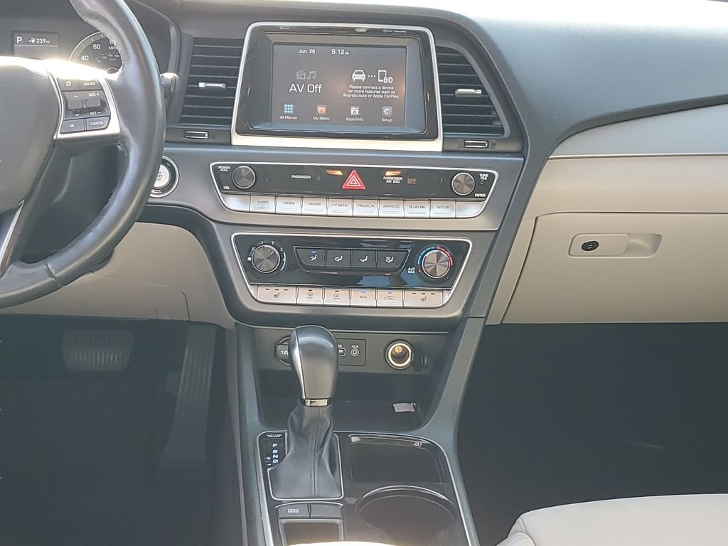 Used 2018 White Hyundai SEL image 15