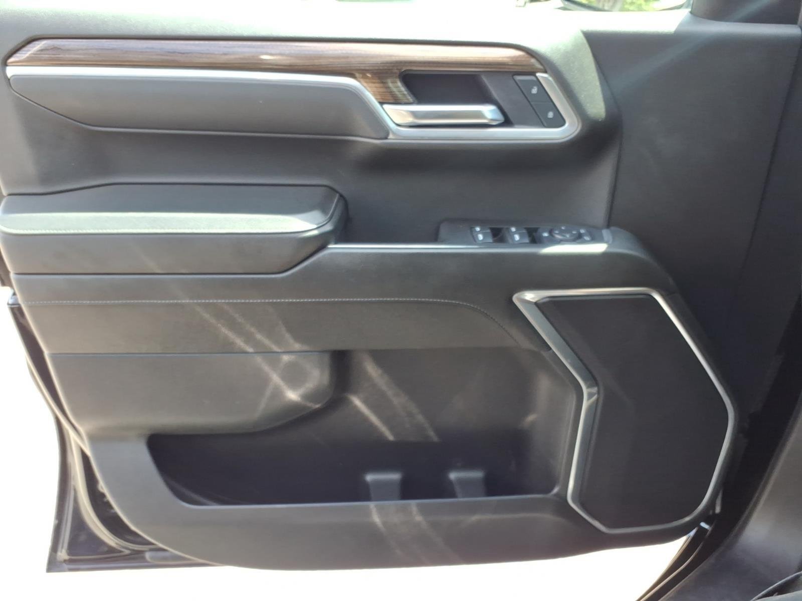 Used 2025 Black Chevrolet LT image 30