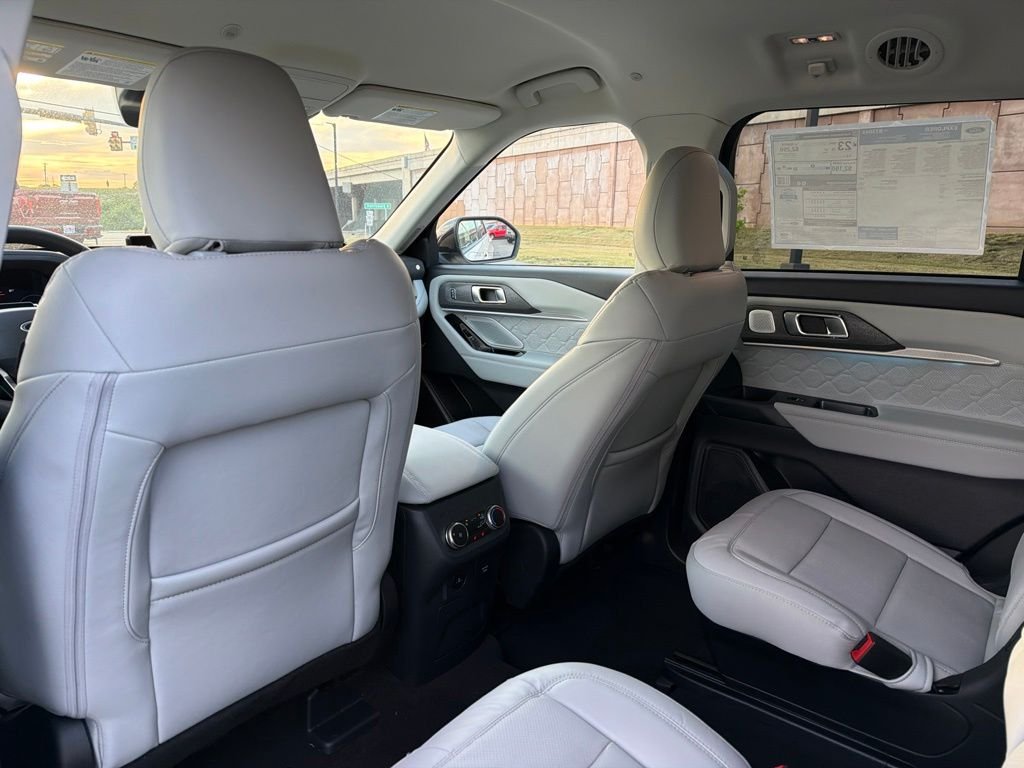 New 2026 Star White Metallic Tri-Coat Ford Platinum™ image 29