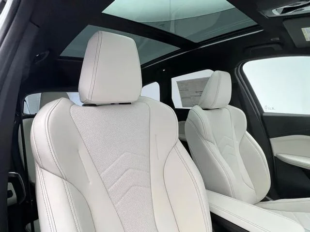New 2026 Mineral White Metallic BMW xDrive28i image 7