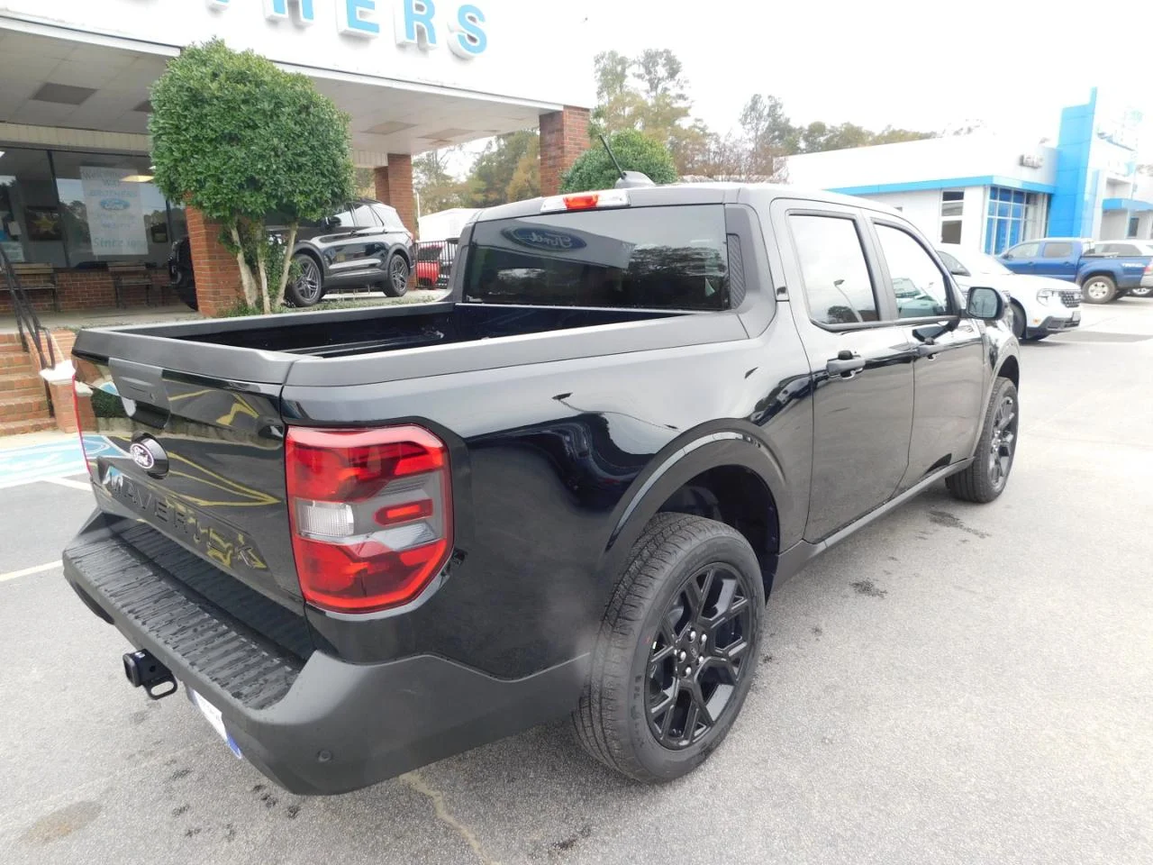 New 2025 Shadow Black Ford XLT image 8