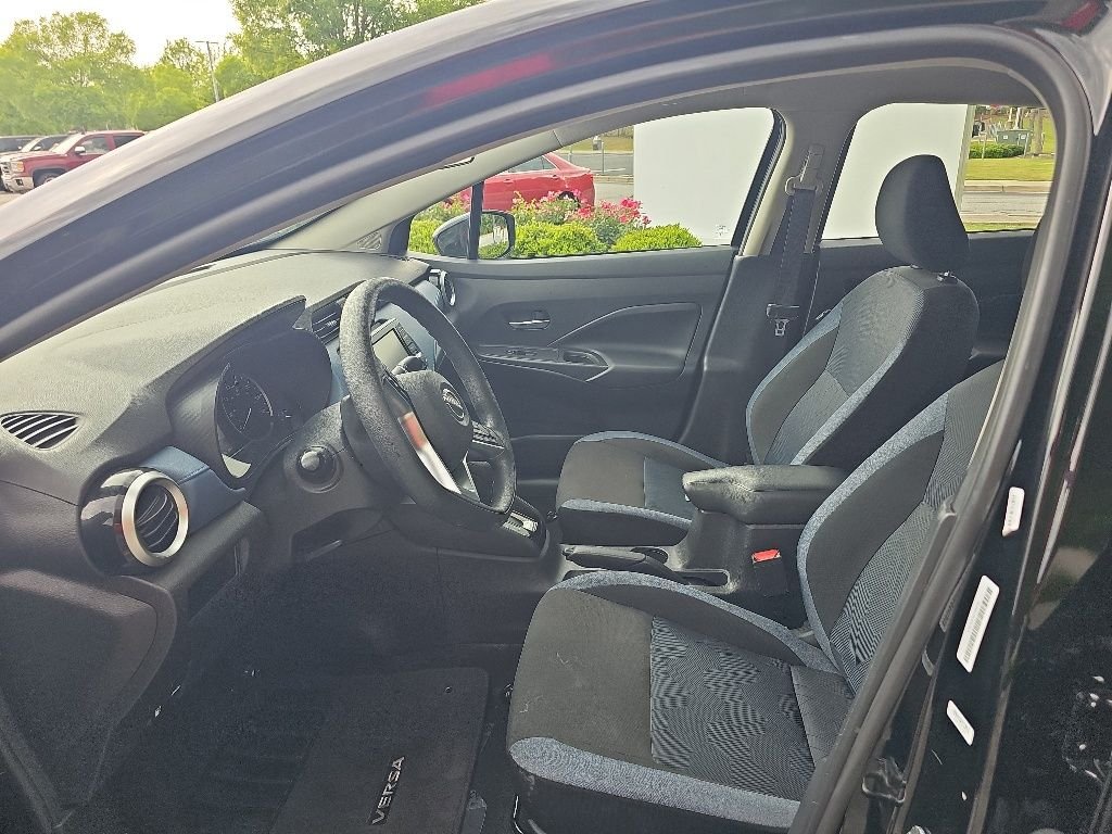 2025 Nissan Versa Sedan SV - Photo 15