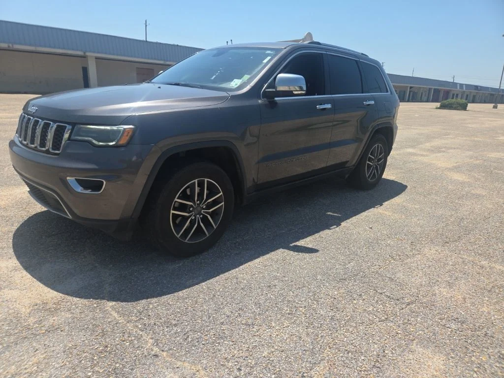 Used 2020 Gray Jeep Limited image 6