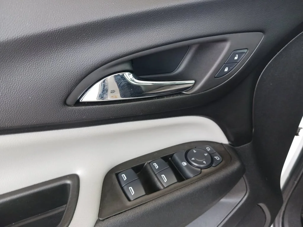 Used 2024 Summit White Chevrolet LT image 30