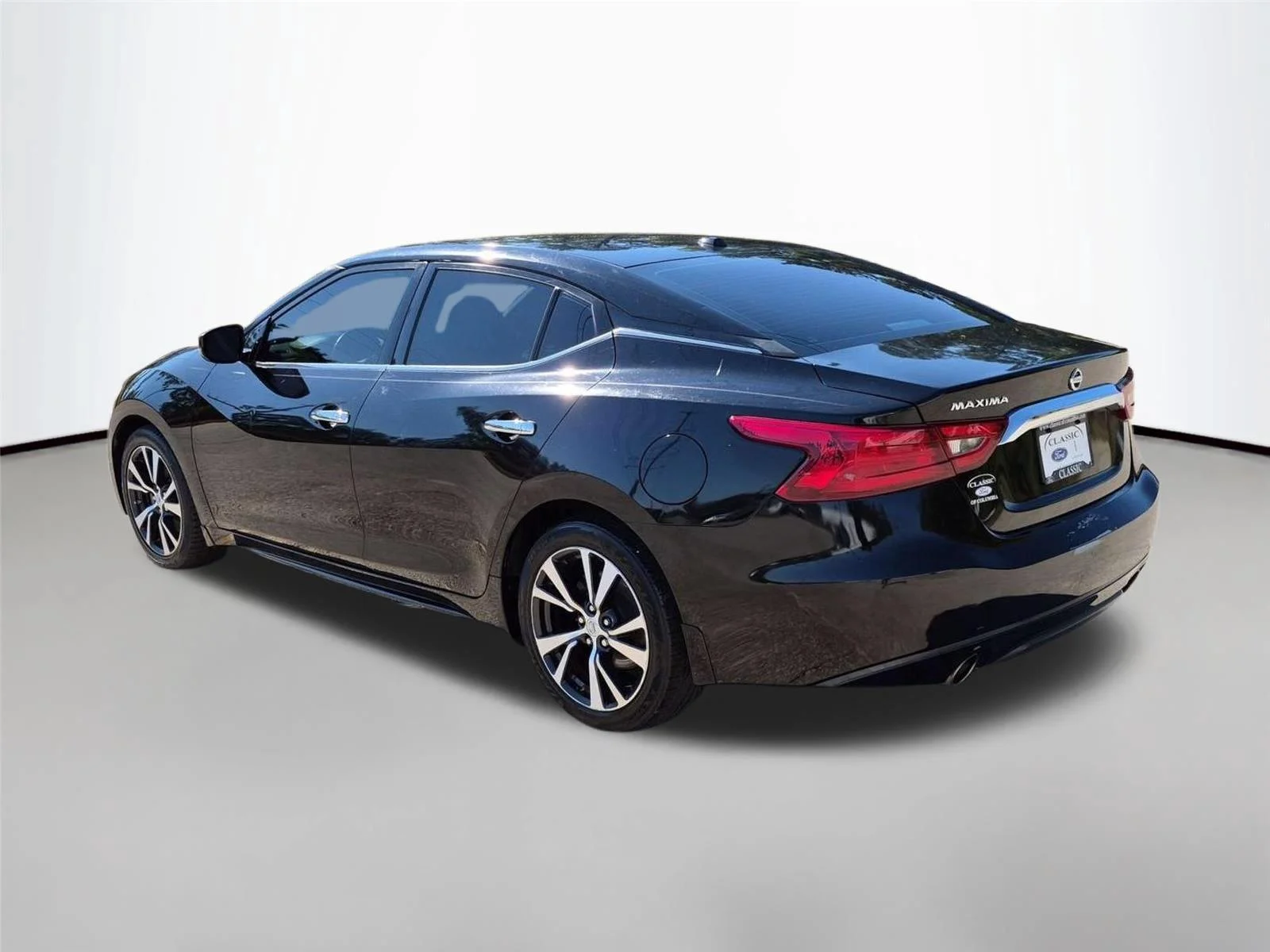 Used 2016 Super Black Nissan 3.5 S image 3