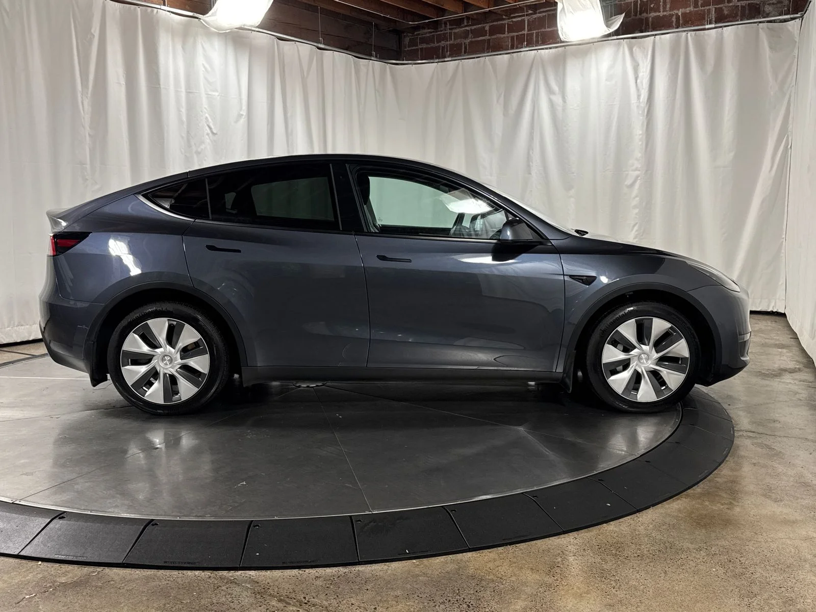 Used 2022 Midnight Silver Metallic Tesla Long Range image 9