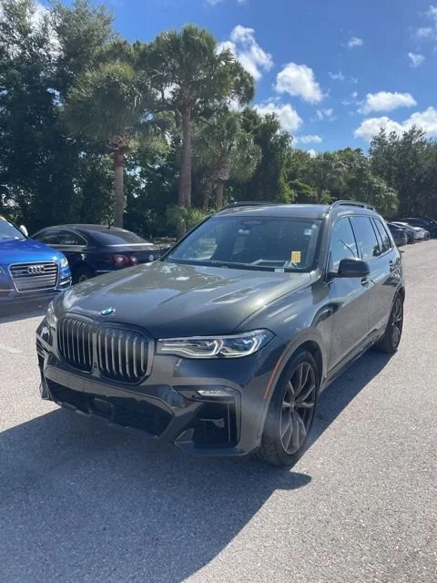 2022 BMW X7 M50i's photo