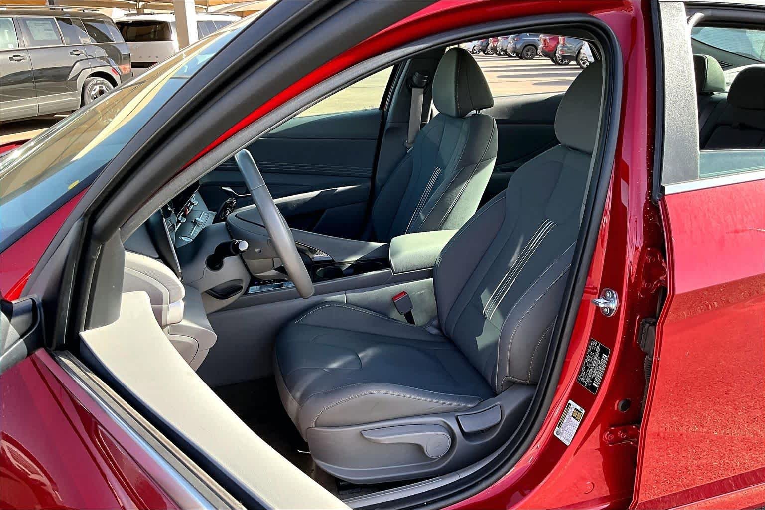 Used 2025 Ultimate Red Hyundai SEL Convenience image 8