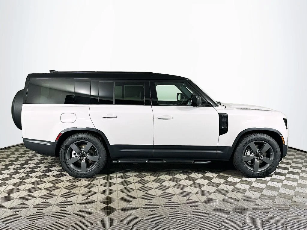 New 2026 Borasco Gray Metallic Land Rover S image 4