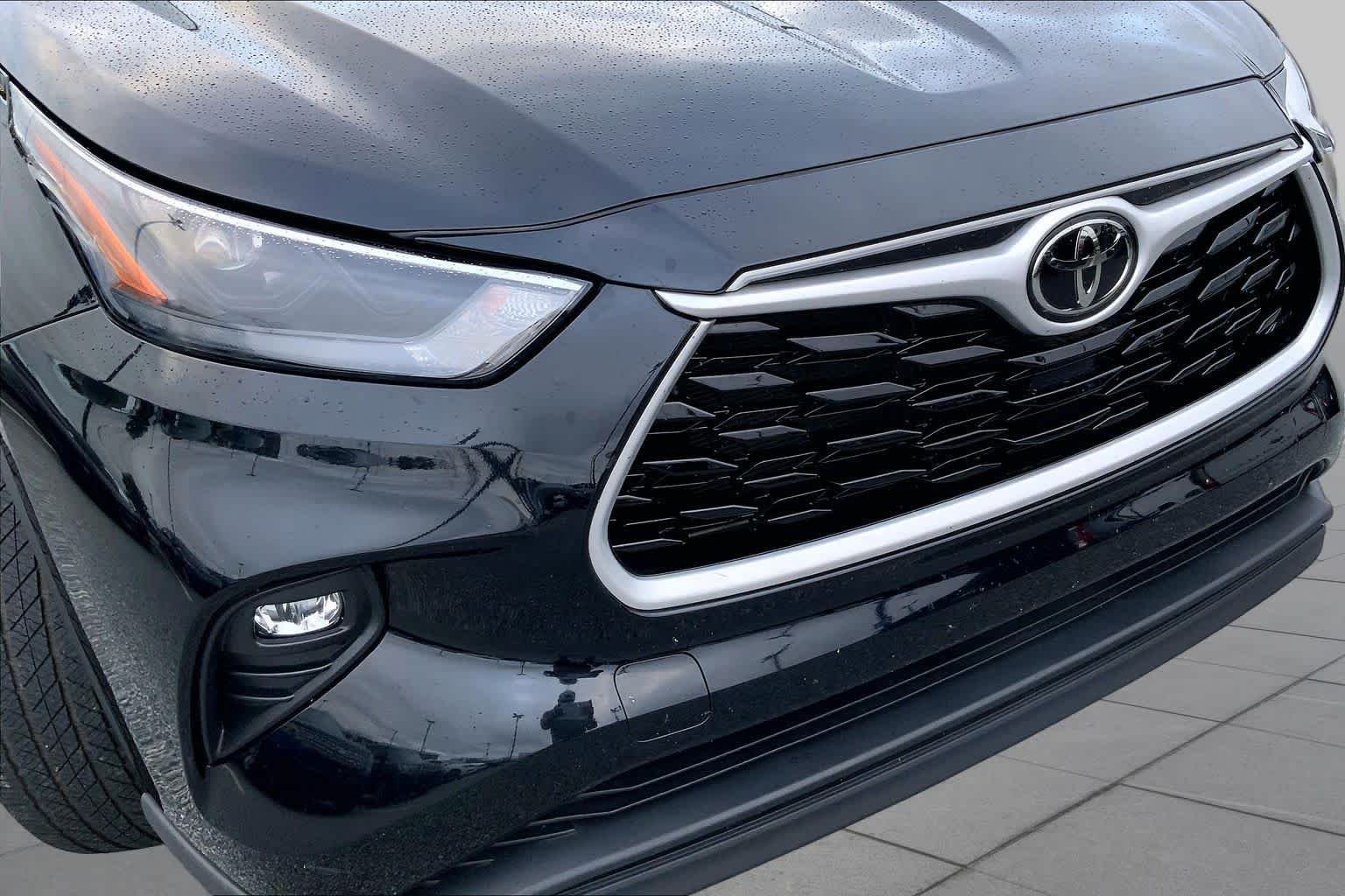 Used 2023 Midnight Black Metallic Toyota XLE image 27