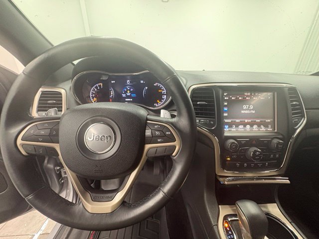 Used 2016 Silver Jeep Laredo image 20