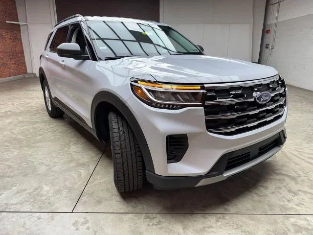 New 2026 Space White Metallic Ford Active image 6