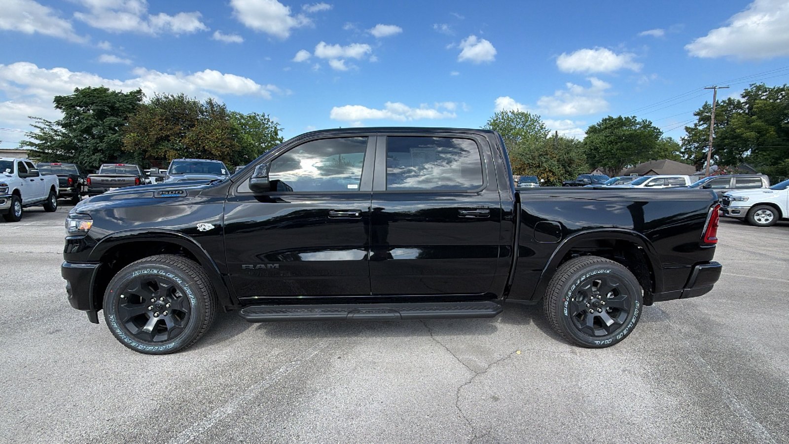 New 2026 Diamond Black Crystal Pearl-Coat Exterior Paint RAM Lone Star image 8