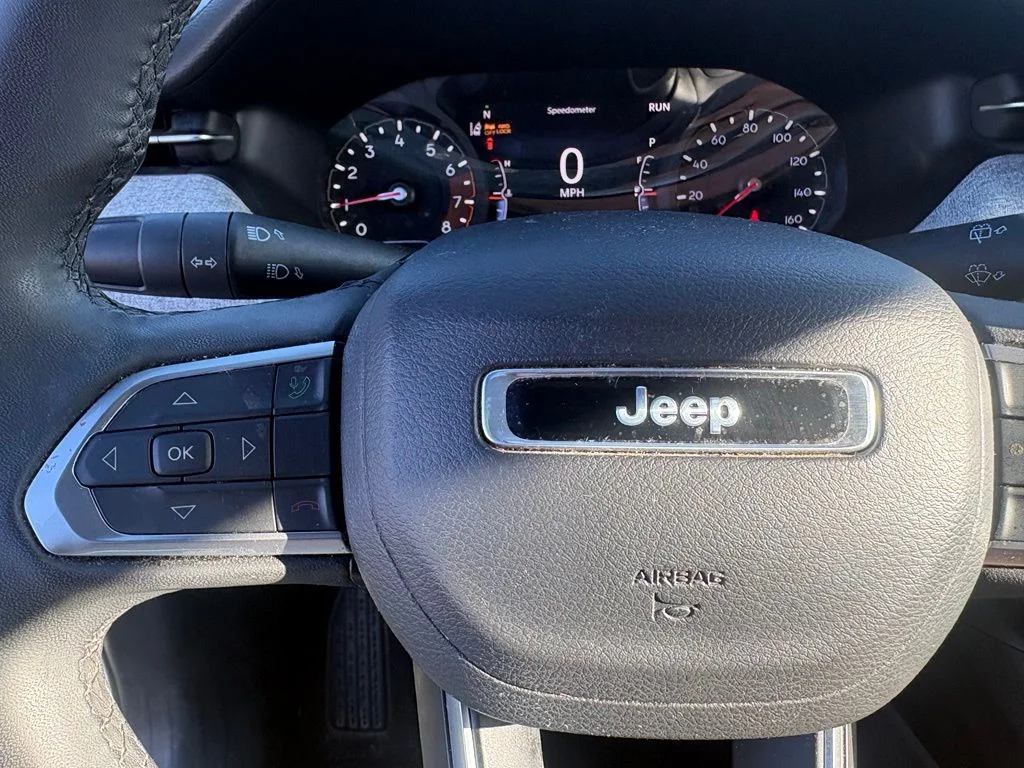 Used 2024 White Jeep Latitude image 18