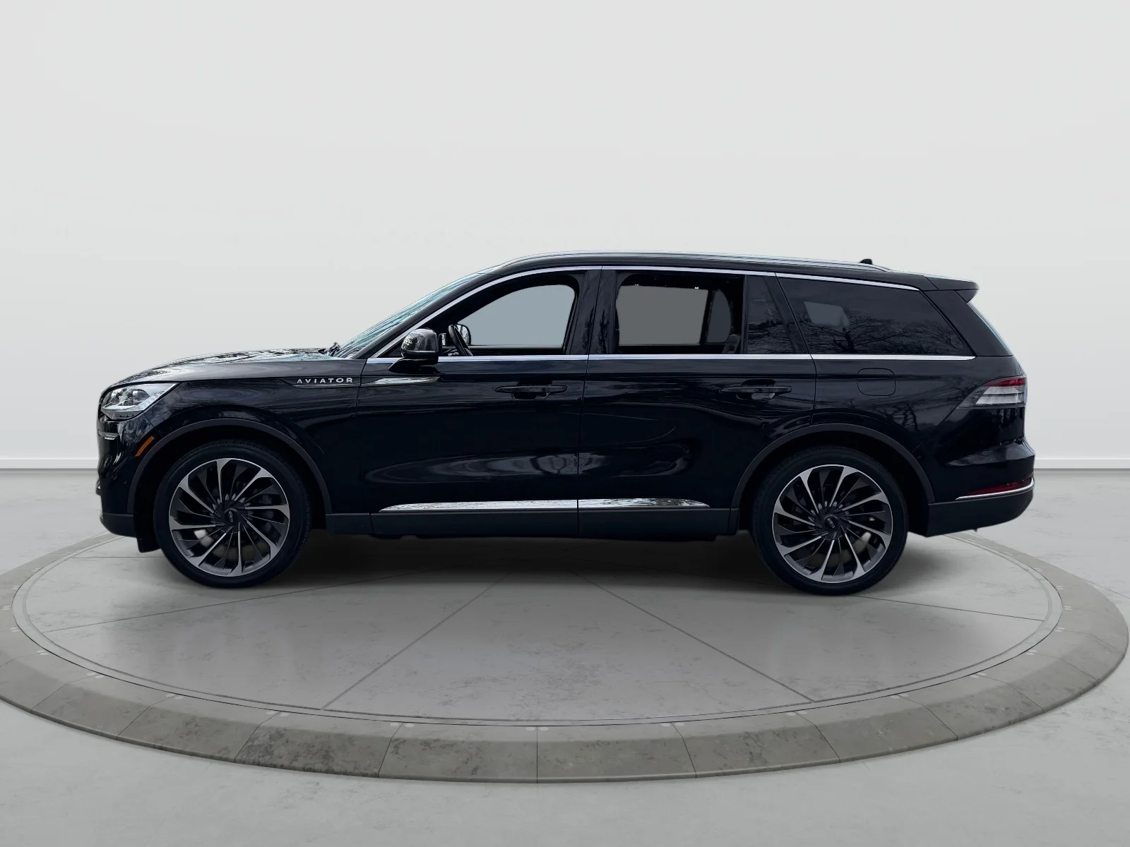 Used 2020 Black Lincoln Reserve image 4