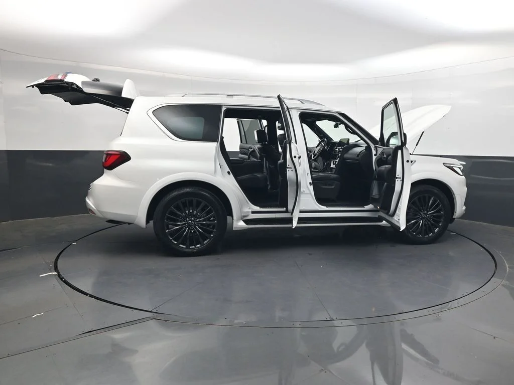 Used 2023 White INFINITI Sensory image 52