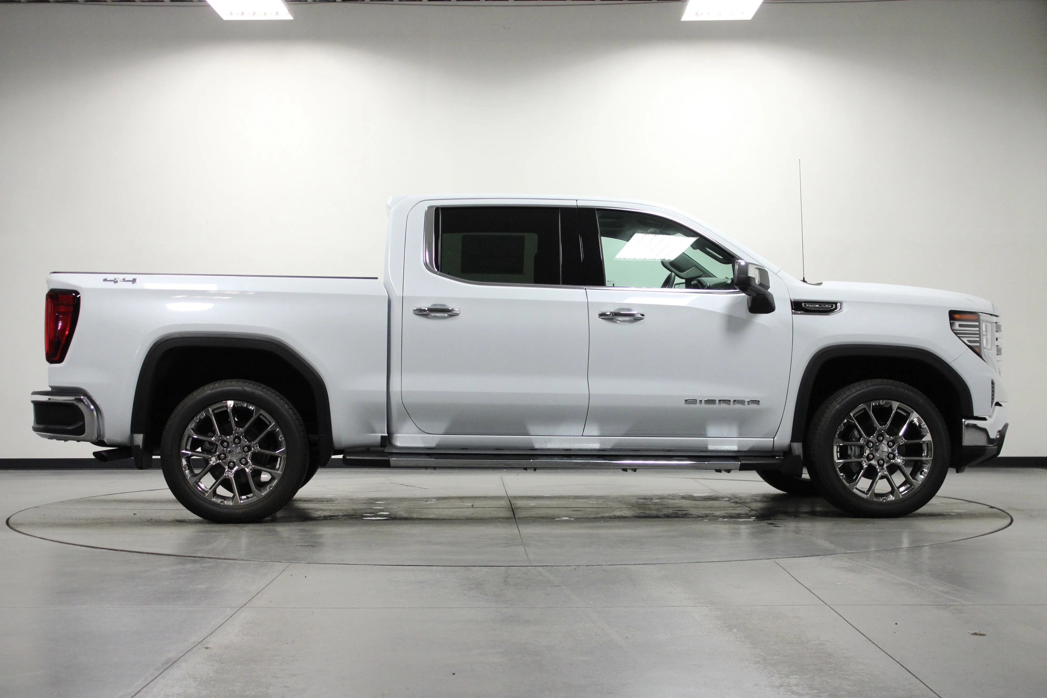 New 2026 Glacier White Tricoat GMC SLT image 3